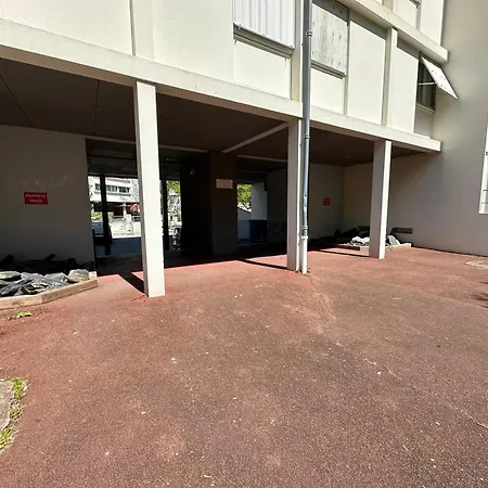 Devant Les Grands Chalutiers * 拉罗歇尔