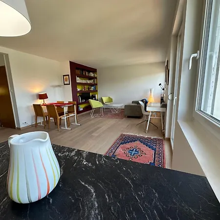 Devant Les Grands Chalutiers アパート