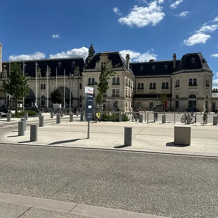 Devant Les Grands Chalutiers * La Rochelle (Charente-Maritime)