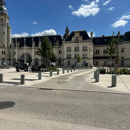 Devant Les Grands Chalutiers アパート