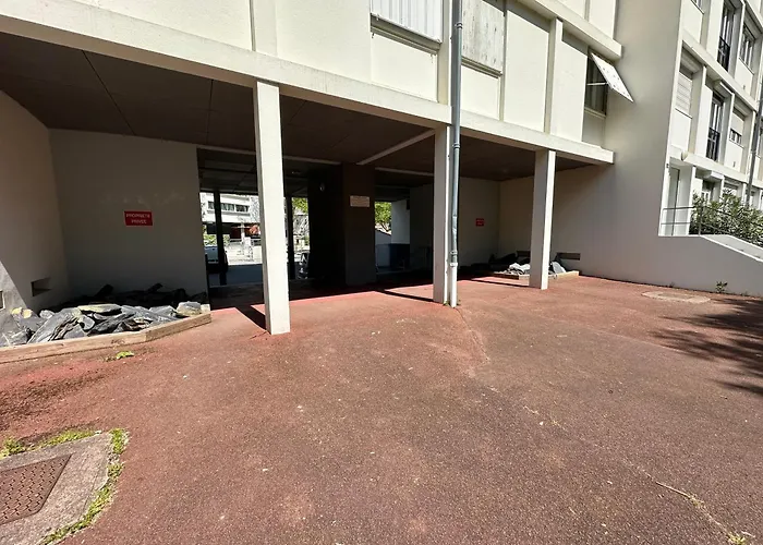 Devant Les Grands Chalutiers * 拉罗歇尔